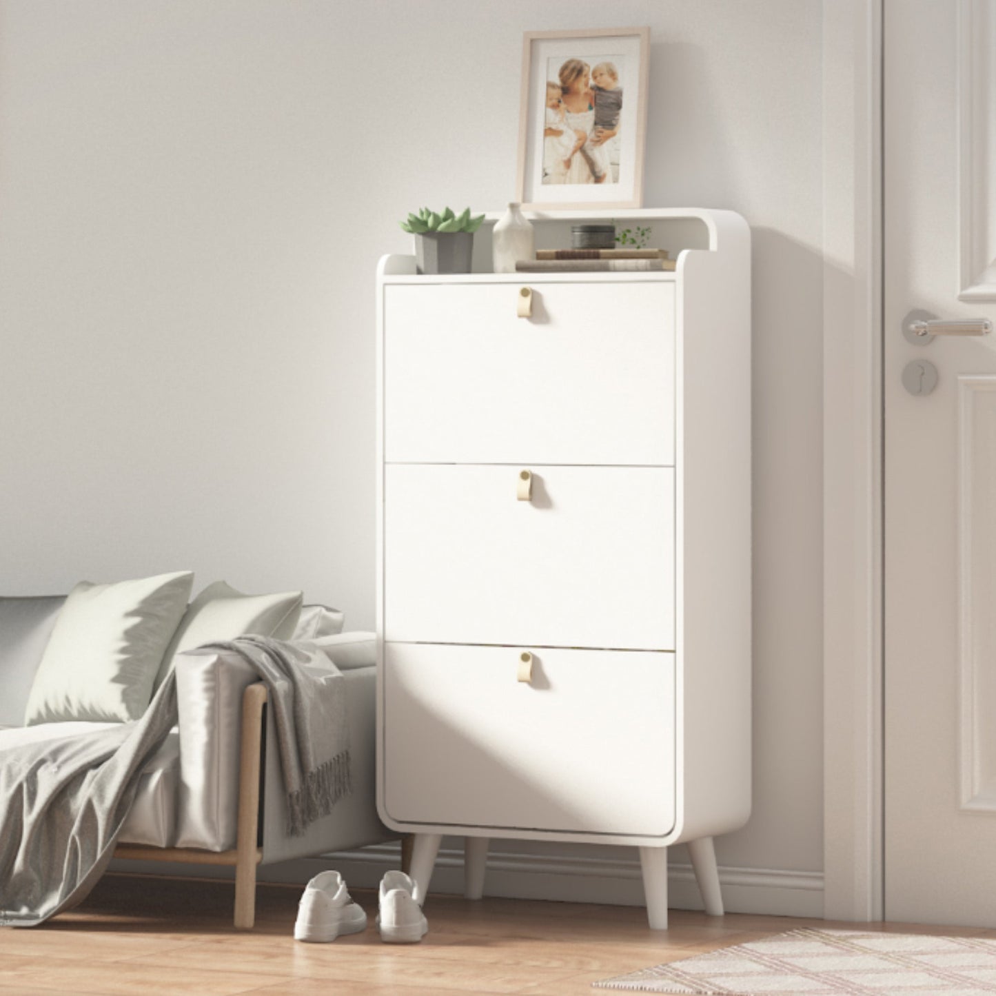 خزانة أحذية كبيرة بثلاثة أدراج