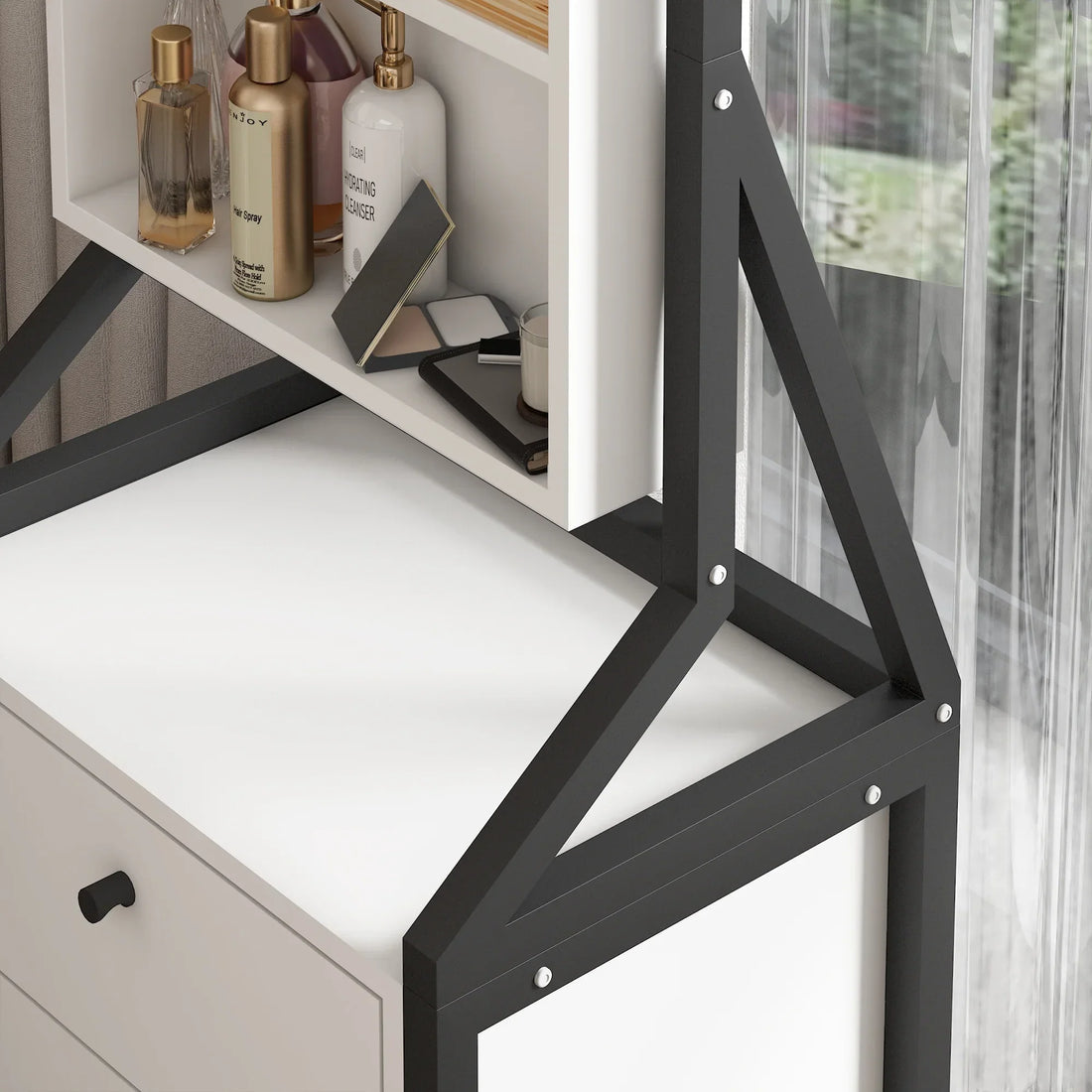 خزانة مجوهرات وماكياج مع مرآة