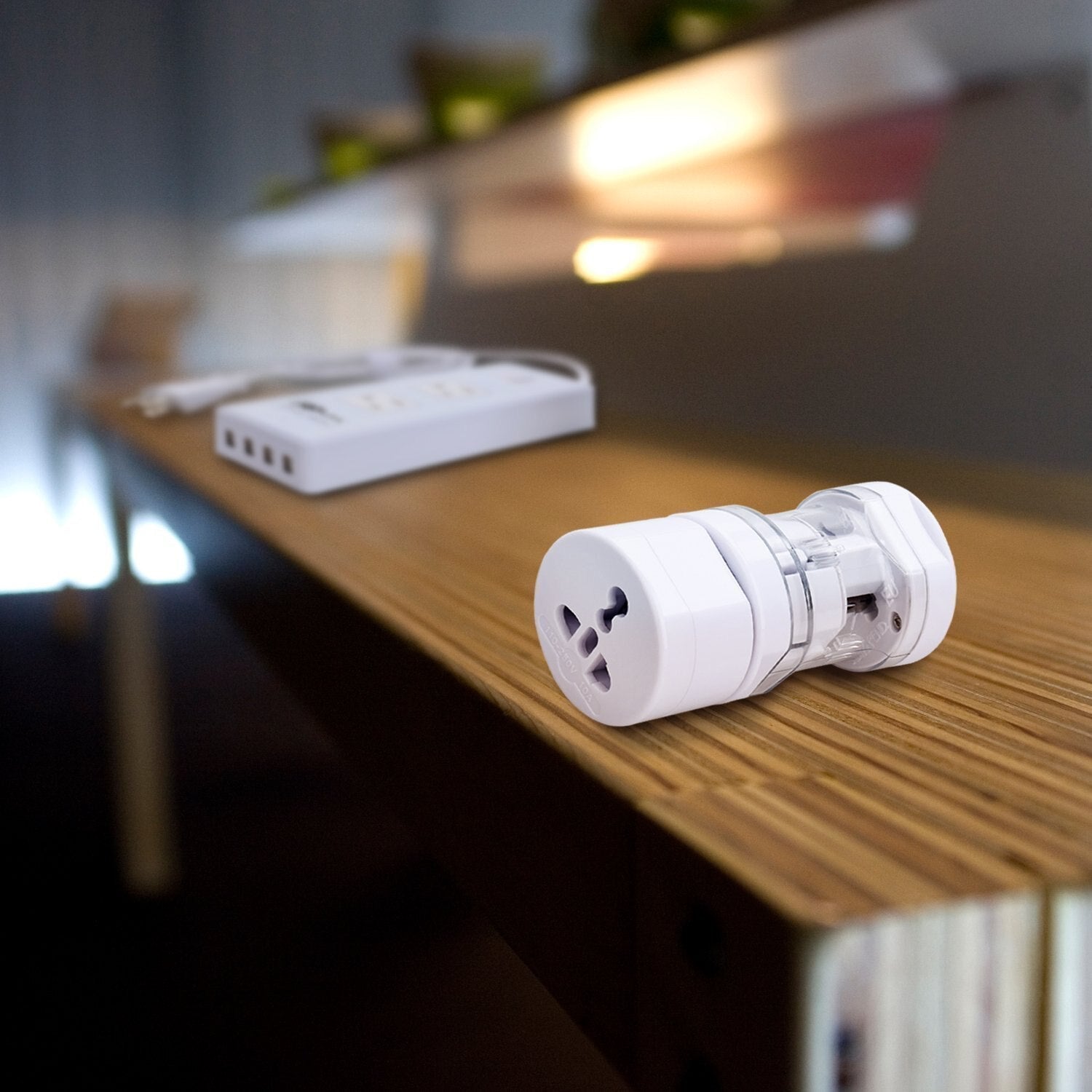 Universal socket adapter 600W, white